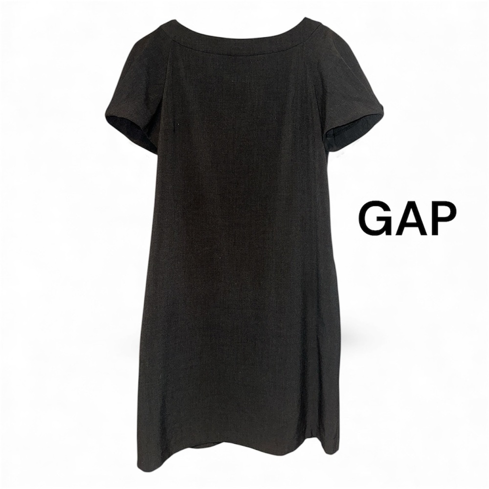 GAP Classic Dark Gray Dress with Short Sleeves and pockets